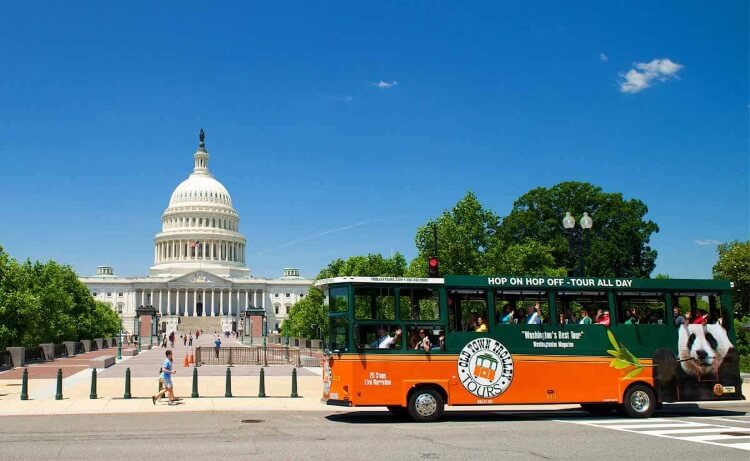 trolley passing by the capital building in Washington, DC
