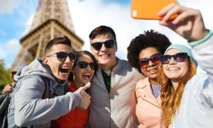happy students taking picture in Paris