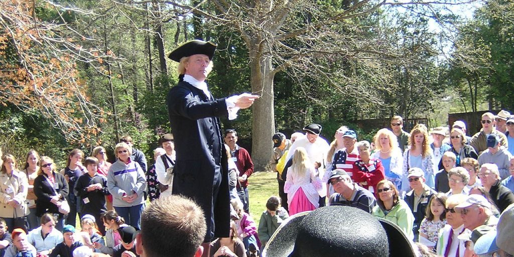 1280px-Colonial_Williamsburg_Thomas_Jefferson_Reenactment_DSCN7269