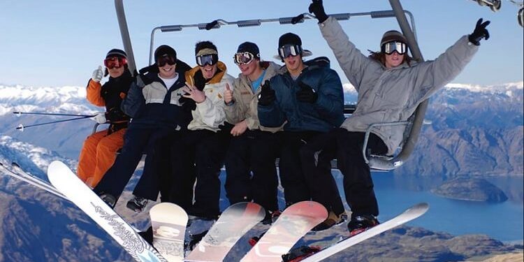 student group on skiing